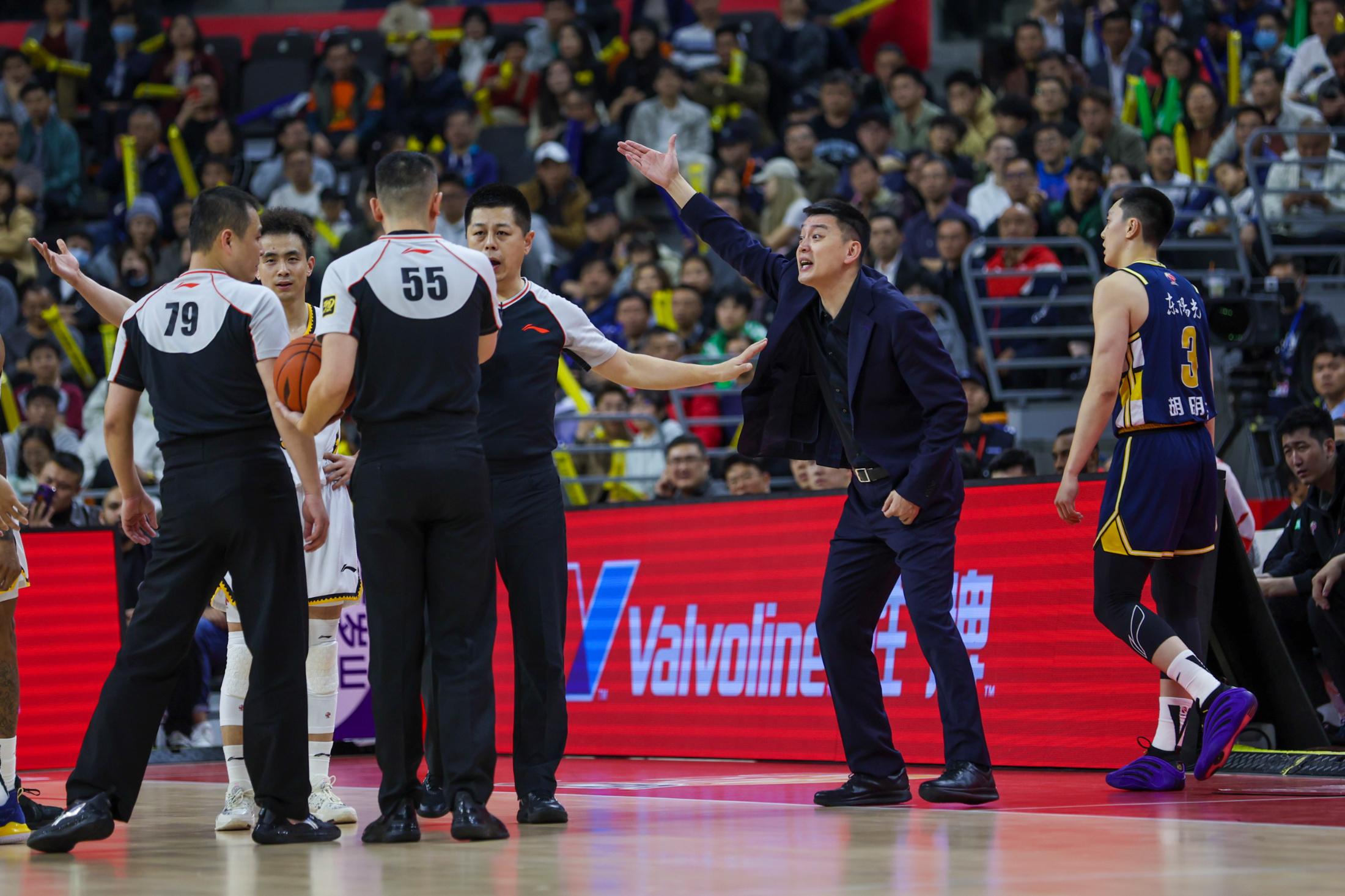 爱游戏手机版这也行？转折点马德里竞技队长鼓劲广厦男篮围绕CBA季后赛内部沟通，清晨罗马单刀错失的简单介绍