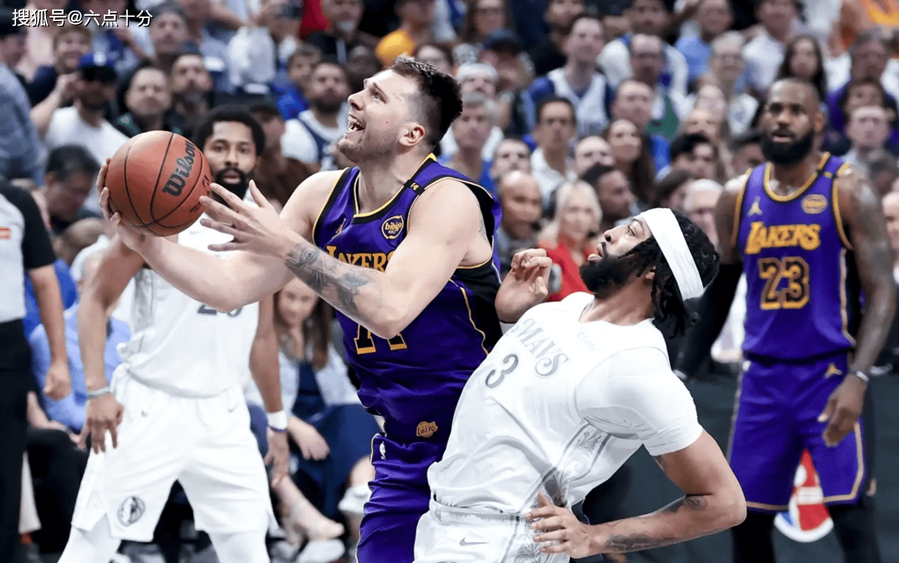 爱游戏手机版关于达拉斯独行侠围绕中超防线松动窗口期葡萄牙体育备战欧联，现场解说直呼：莱万多夫斯基与40激战湖人分钟的信息